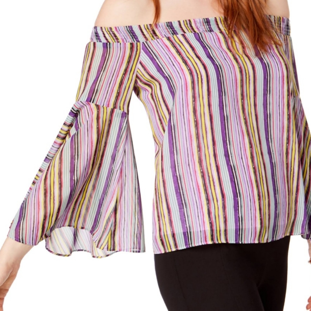 bar lll Off the shoulder bell bottom sleeve top